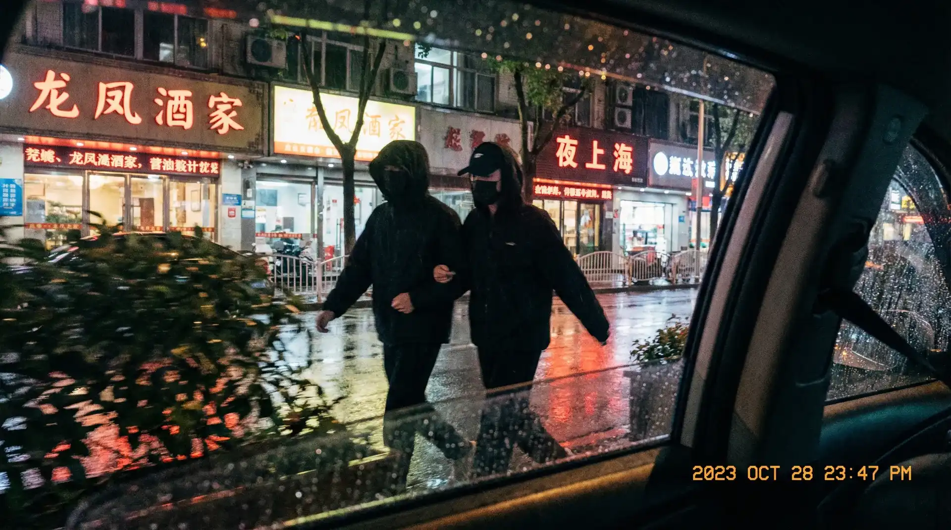 伟德国际官网 - 顶流明星深夜密会现场抓拍照片
